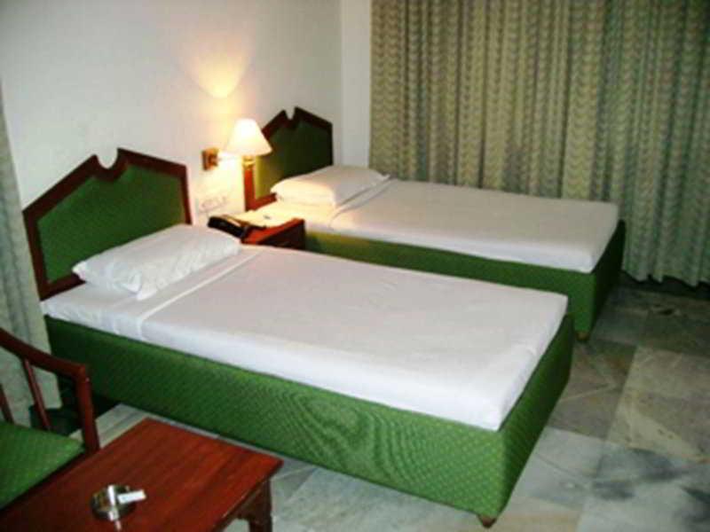 Hotel Park Plaza Chennai Exterior foto